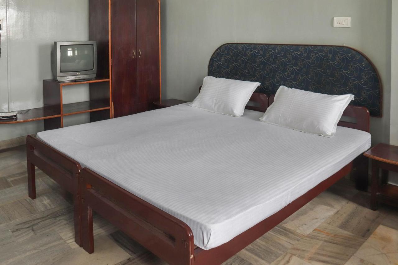 Spot On 49477 Hotel Galaxy Dimāpur Extérieur photo