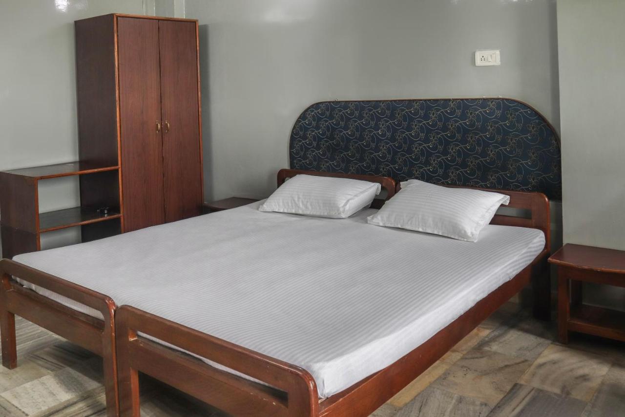 Spot On 49477 Hotel Galaxy Dimāpur Extérieur photo
