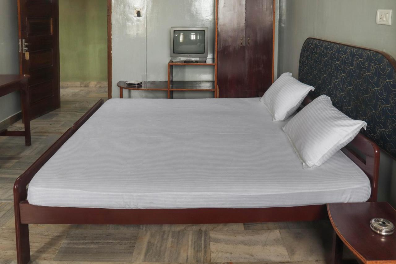 Spot On 49477 Hotel Galaxy Dimāpur Extérieur photo